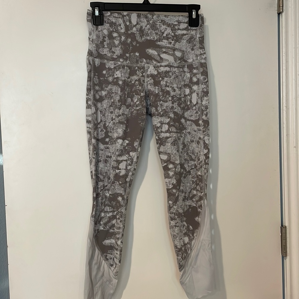 Size 6 Scallop End Lululemon Legging